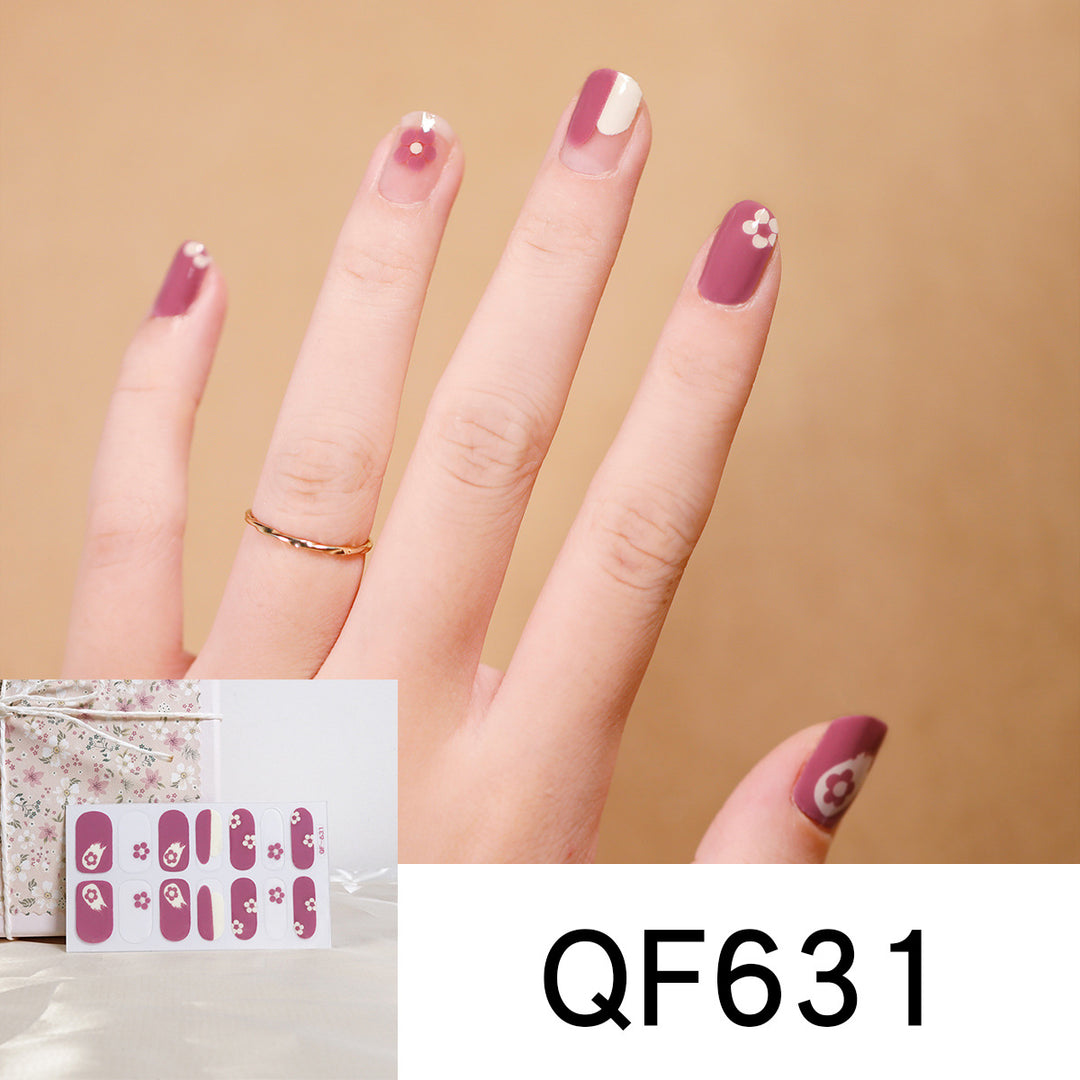 Artificial nail design with heart motif Bowlift