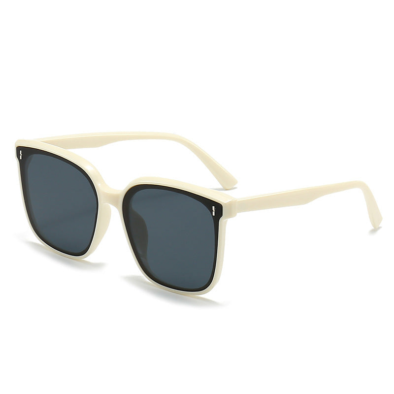 Women's fashion sunglasses with protective UV filter and elegant design Bowlift