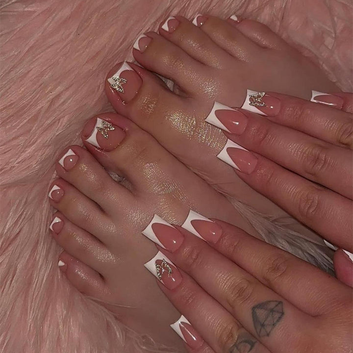 Artificial nail set with elegant French tip design and modern accents Bowlift