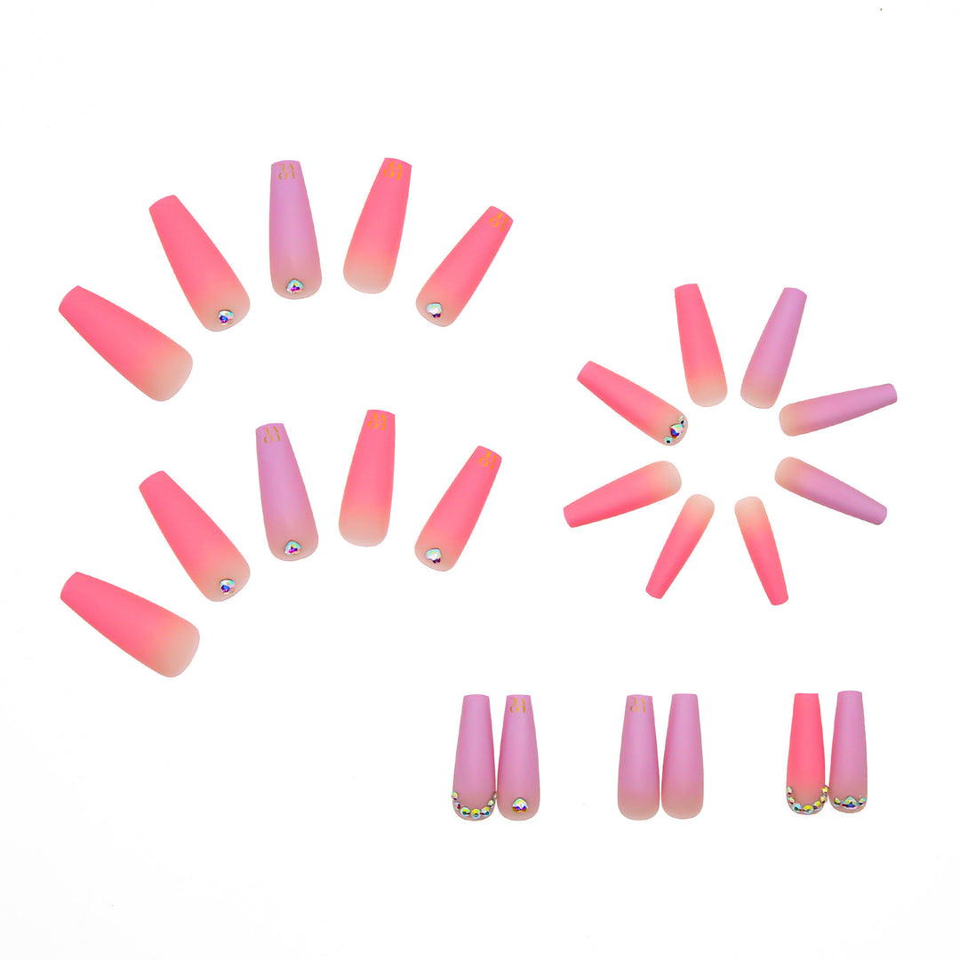 Nail set with enchanting heart details Bowlift