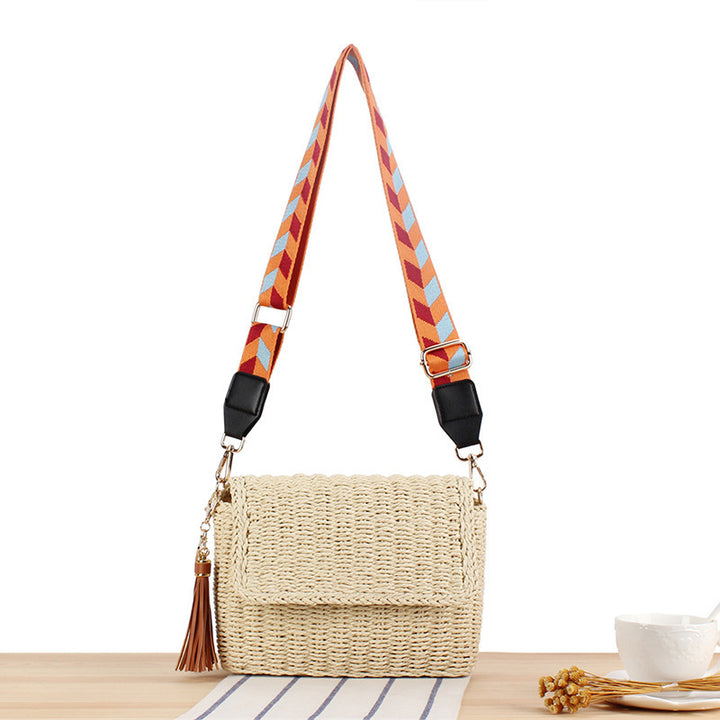 Shoulder bag made of hand-knotted natural material with decorative macramé elements Bowlift