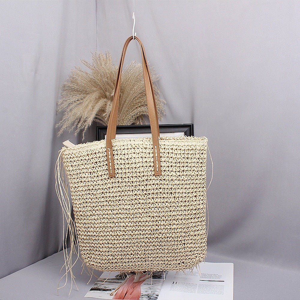 Handwoven beach bag made of natural materials with leather accents Bowlift