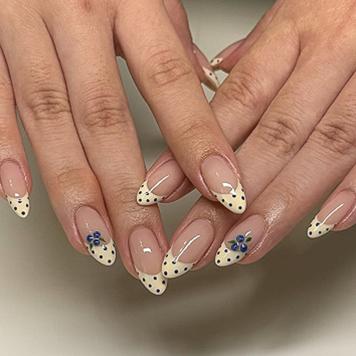 Glamorous stiletto nails with elegant star design Bowlift