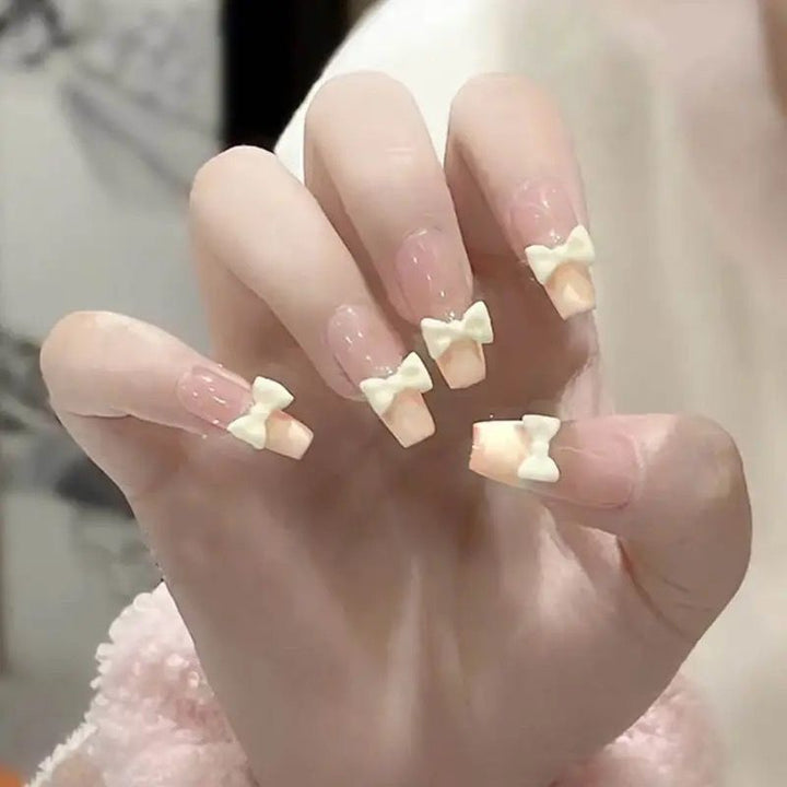 Artful nail designs with cat motif Bowlift