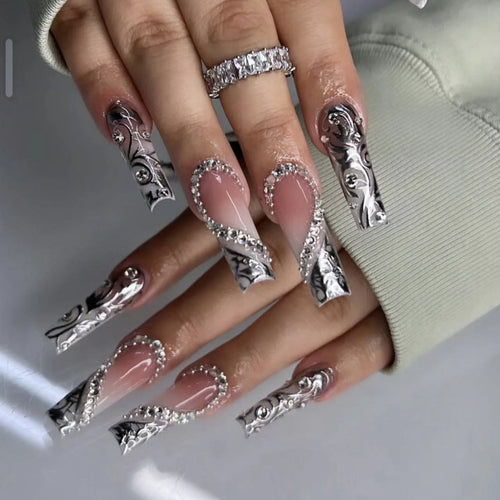 Artificial nails with sparkling rhinestones Bowlift