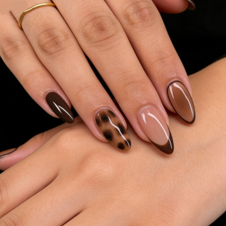 Artistic Almond-Shaped Press-On Nails Bowlift