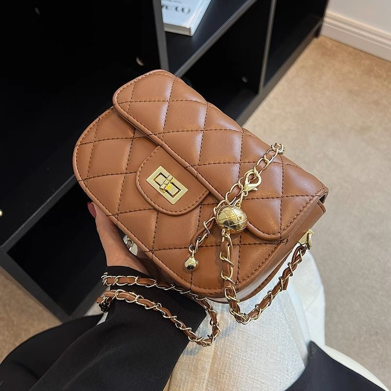 Chic Quilted Crossbody Bag Bowlift