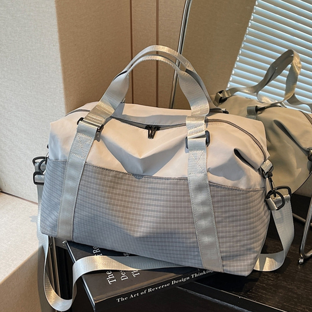 Versatile sports and travel bag with breathable material and robust design Bowlift
