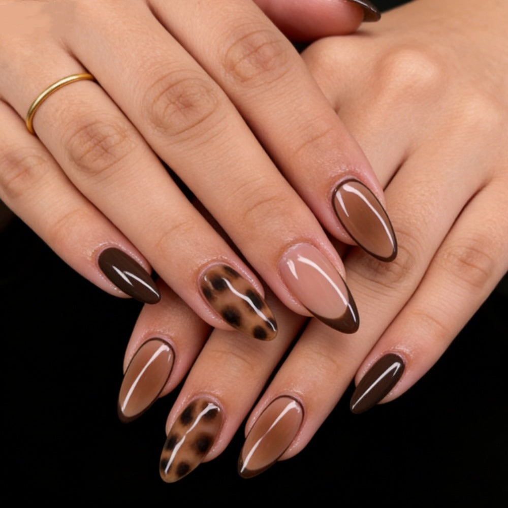 Stylish artificial nails with elegant tip design Bowlift