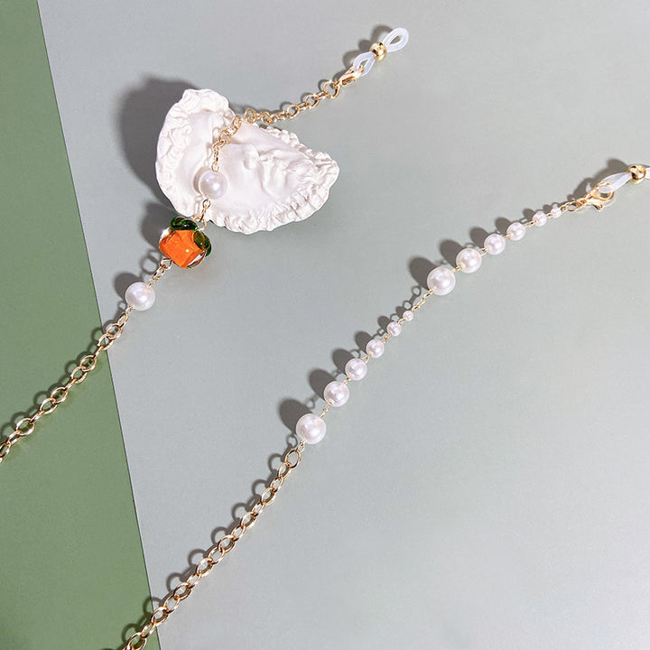 Elegant necklace with pearls and rubies Bowlift