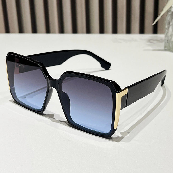 Women's fashionable sunglasses with elegant accents Bowlift