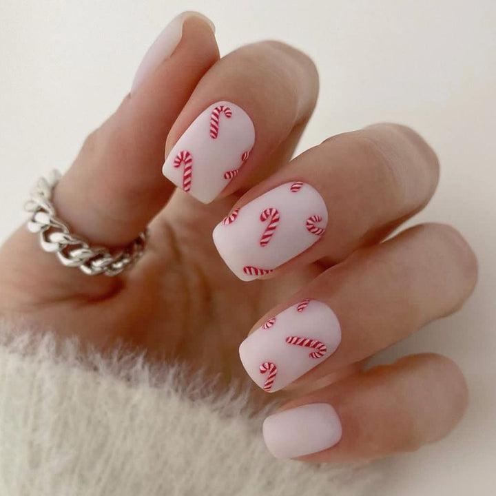 Decorative Press-On Nail Art Set with Elegant Floral and Shimmer Design Bowlift