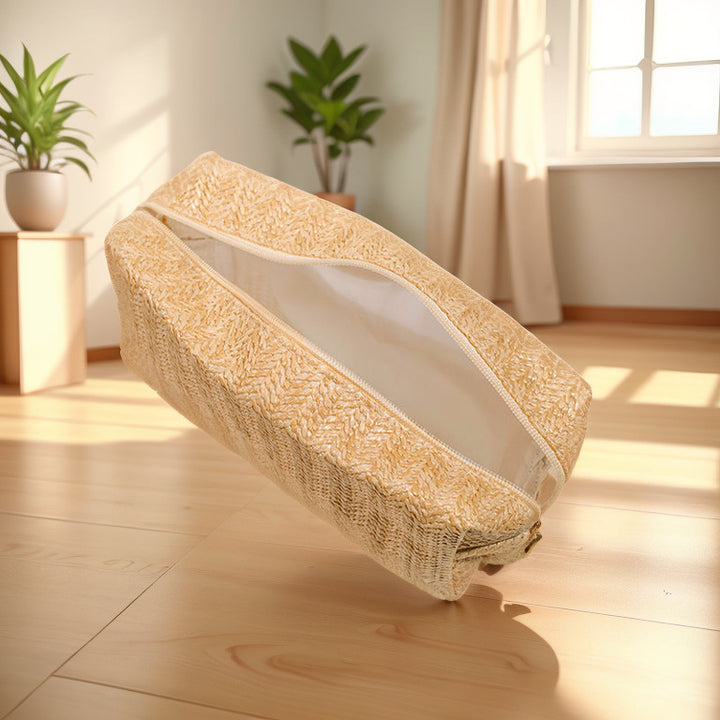 Cosmetic bag made of natural rafia material with elegant design Bowlift