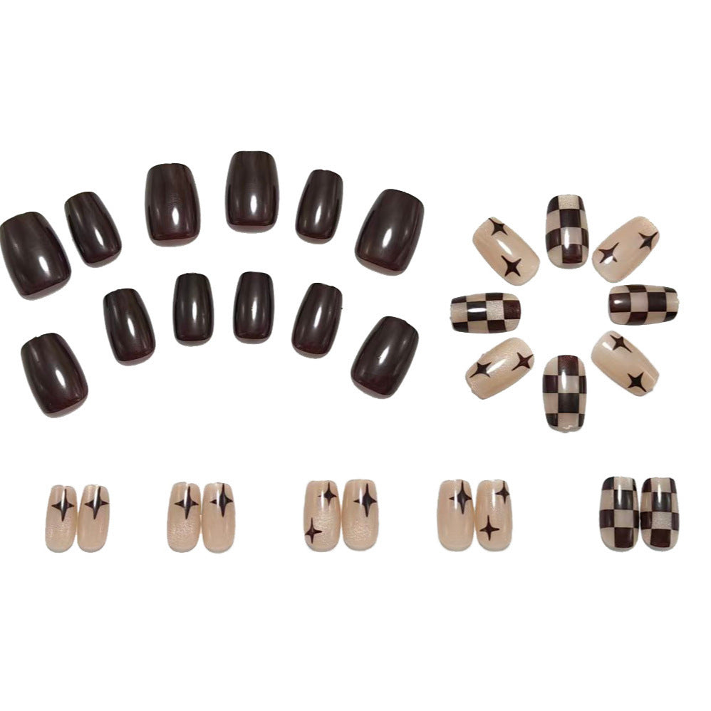 Artificial Nails in Elegant Checkered Pattern Bowlift