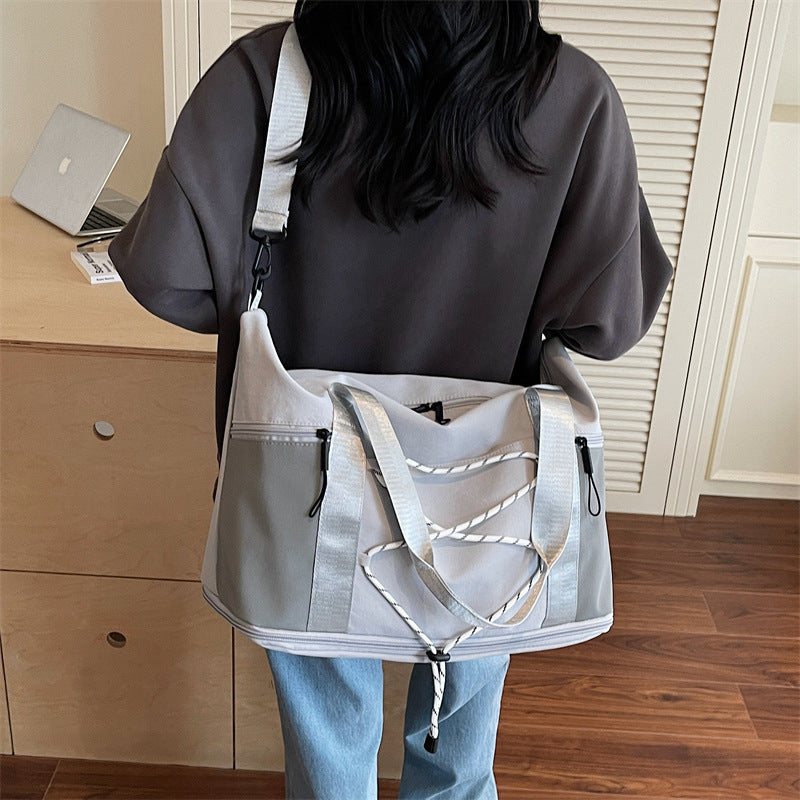 Sporty Shoulder Bag With Practical Organizer Bowlift