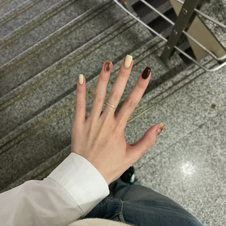 Artistic Press-On Nails with Marble Effect Bowlift