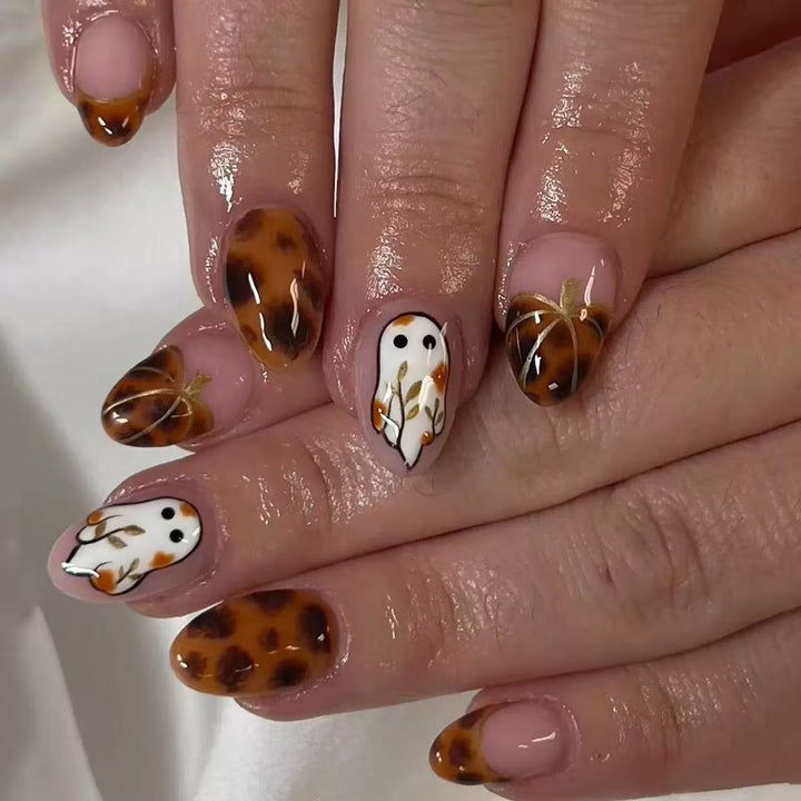 Nail art set with elegant owl motifs and animal accents Bowlift