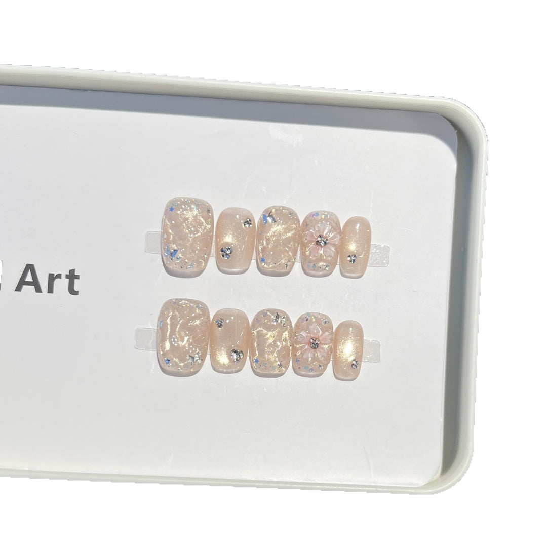 Decorative Floral Press-On Nail Set with Shimmering Accents Bowlift
