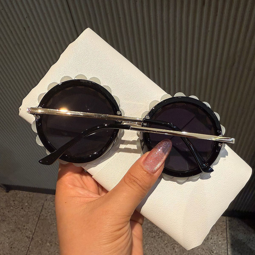Women's elegant vintage sunglasses with pearl embellishment Bowlift