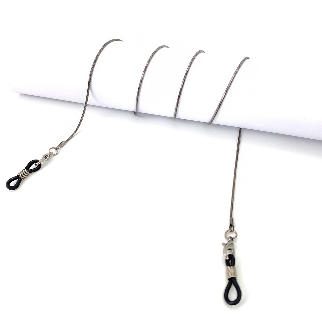 Minimalist Eyewear Chain Bowlift