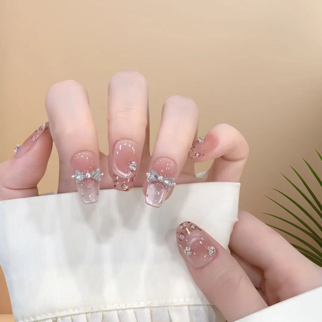 Glittering and Decorated Artificial Nails Bowlift