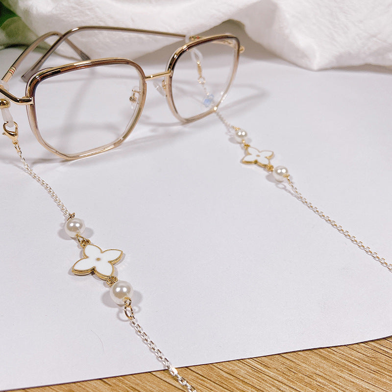 Elegant and Filigree Jewelry Band Bowlift