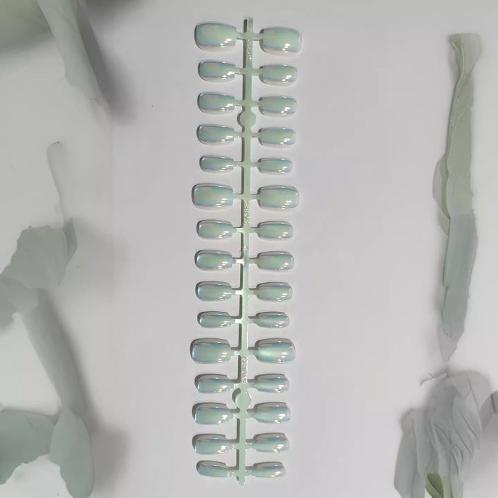 Iridescent Press-On Nail Set Bowlift