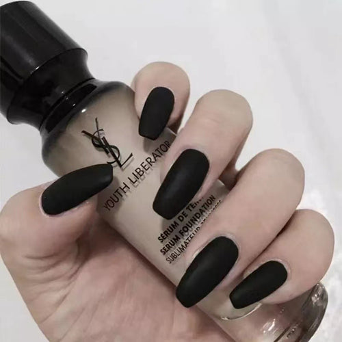 Frosted artificial nails in an elegant design Bowlift