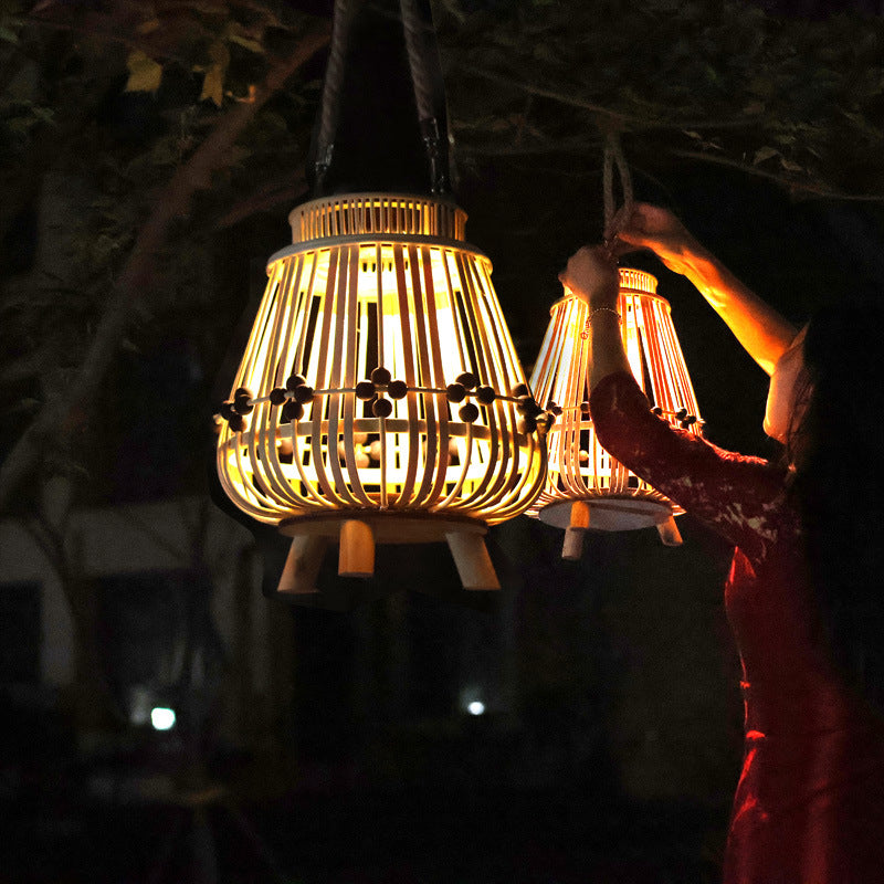 Decorative light source with natural rattan Bowlift