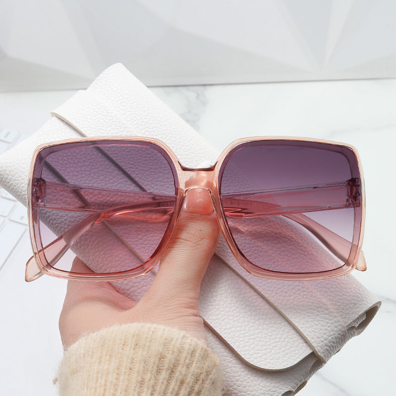 Ladies oversized sunglasses in modern tortoiseshell design Bowlift