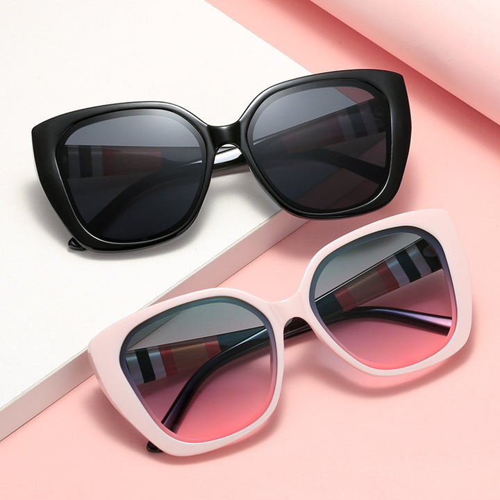 Women's fashionable glasses in striking retro style Bowlift
