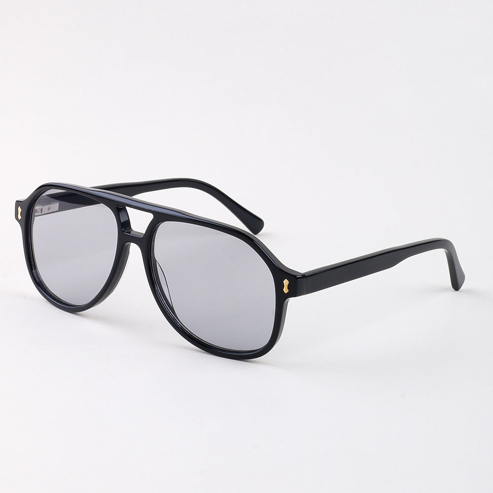 Women's modern sunglasses with innovative Bowlift frame