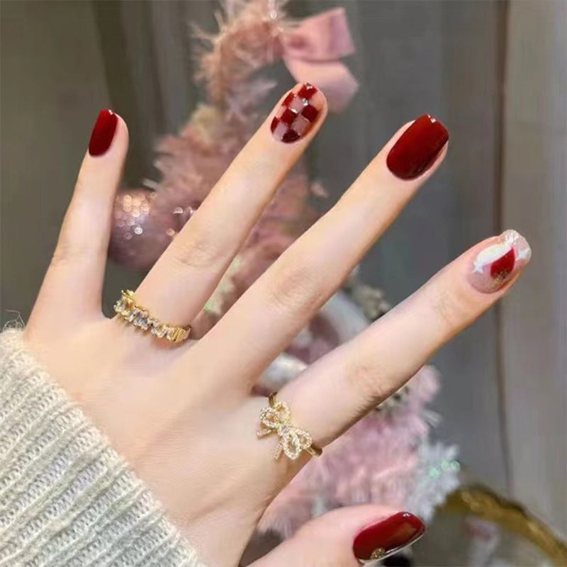 Elegant Nail Art with Gloss Finish Bowlift