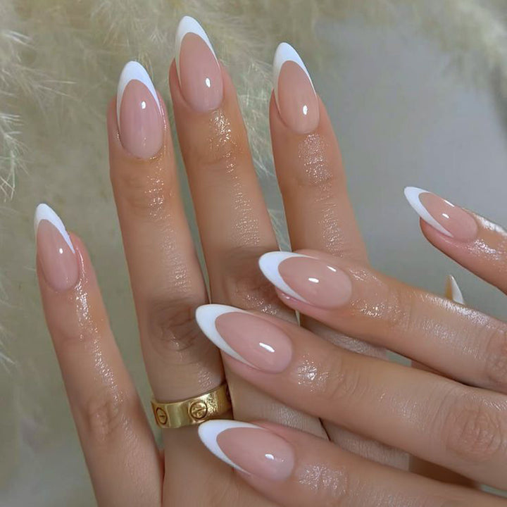 Artificial nails with fashionable French tip design Bowlift