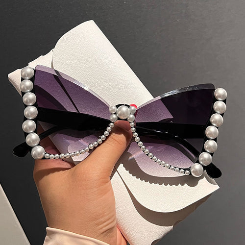 Women striking sunglasses with pearl decoration Bowlift