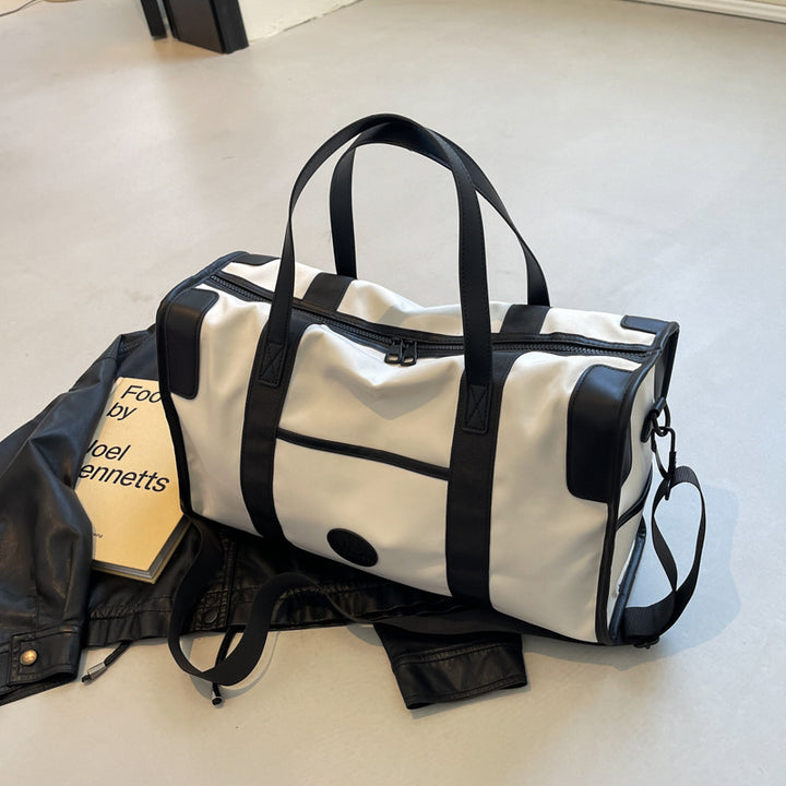 Sporty leisure duffel bag with durable material and adjustable shoulder strap Bowlift