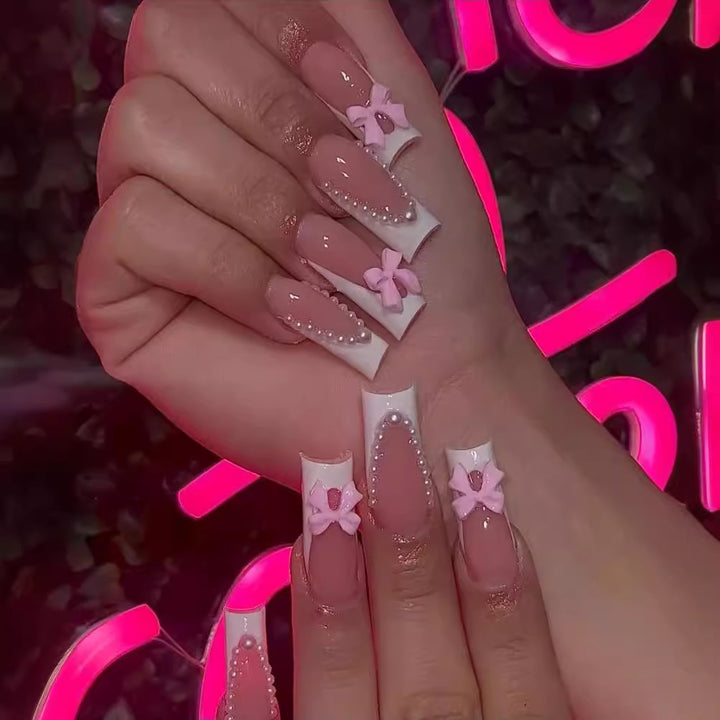 Artificial nails with delicate flower and pearl embellishments Bowlift