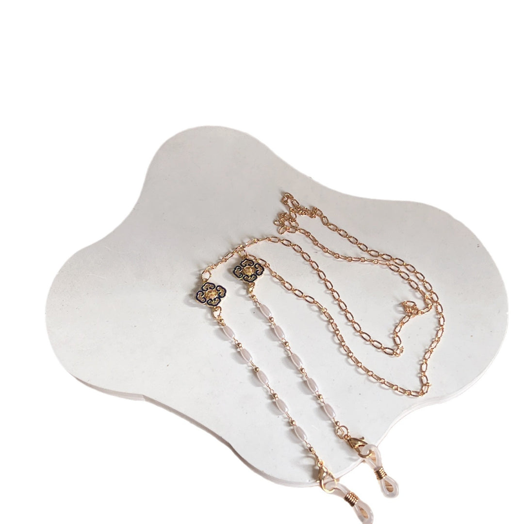 Artistic Gold-Plated Eyewear Chain with Decorative Cloud Charm Bowlift