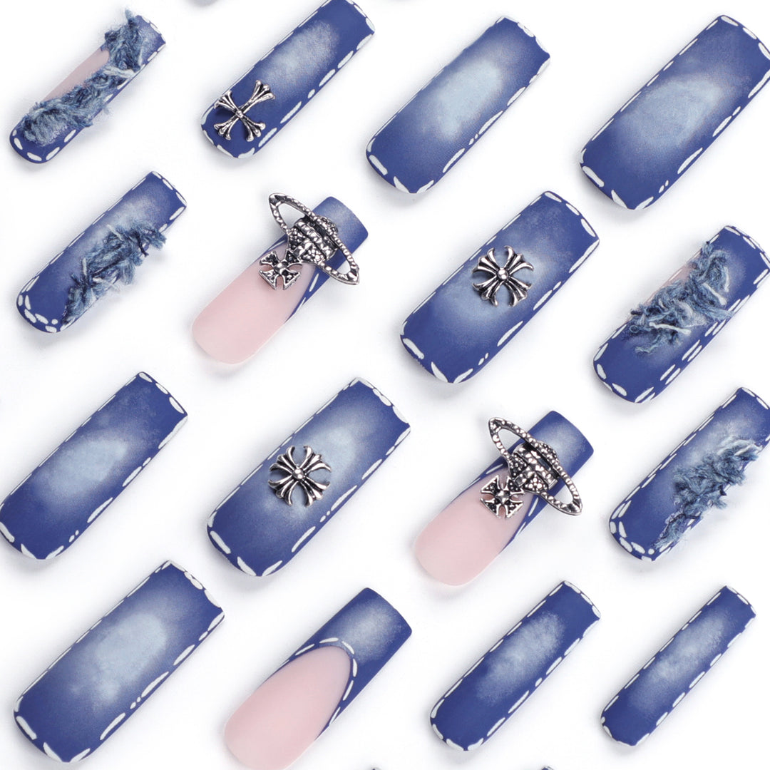 Artistic print nails with elegant glitter decoration Bowlift