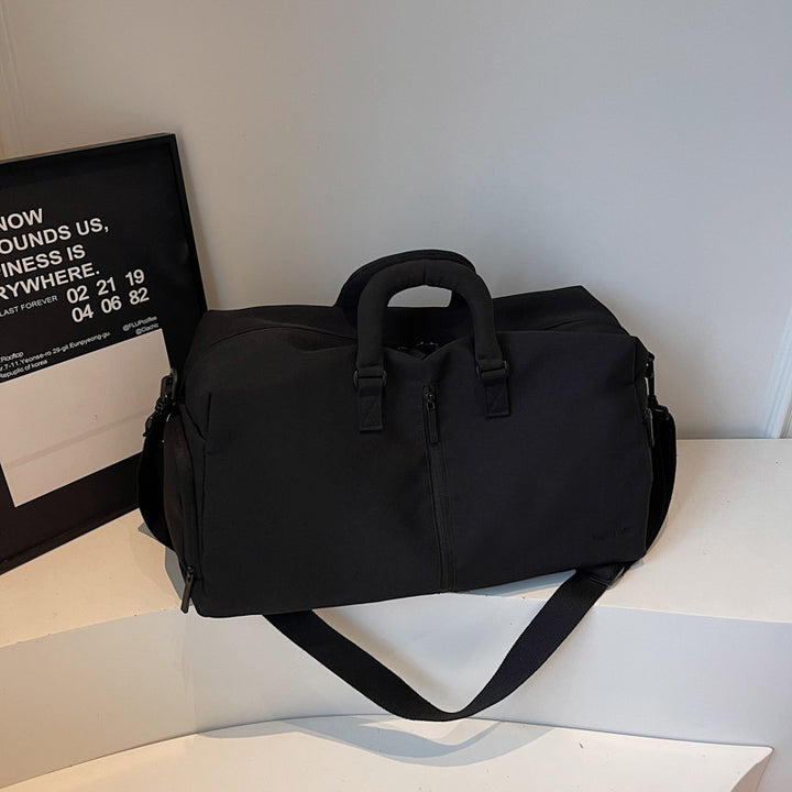 Modern travel bag with versatile carrying options Bowlift