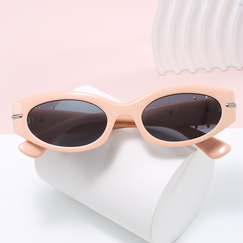 Ladies elegant Cat-Eye sunglasses with fashionable accents Bowlift