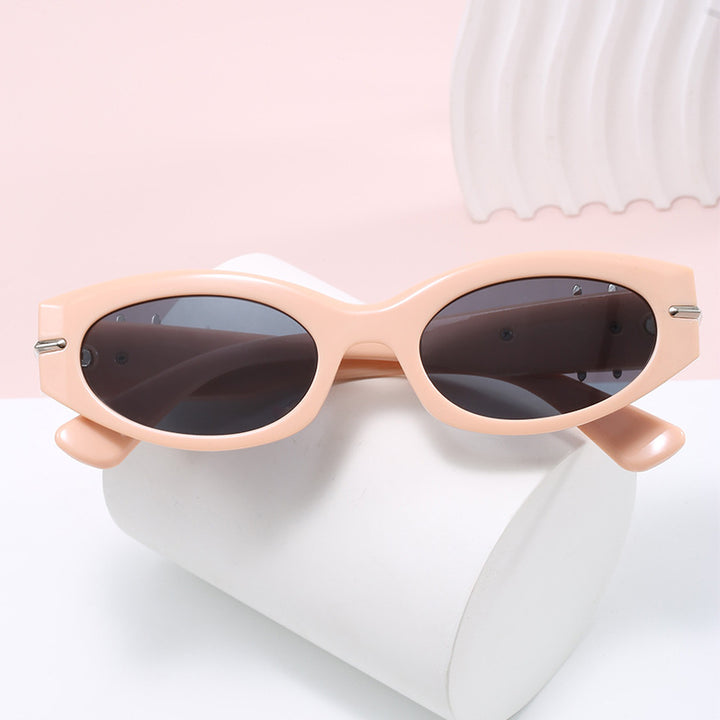 Ladies elegant Cat-Eye sunglasses with fashionable accents Bowlift