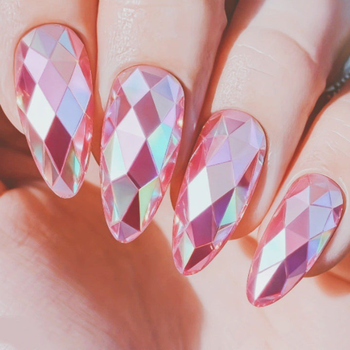 Artifical nails with Faceted Design Bowlift