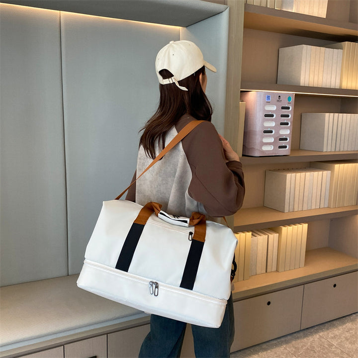 Sporty travel bag with multifunctional interior layout Bowlift