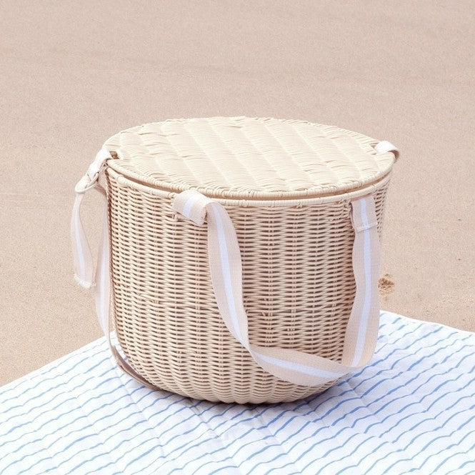 Ladies picnic basket with integrated cutlery set and practical insulation elements Bowlift