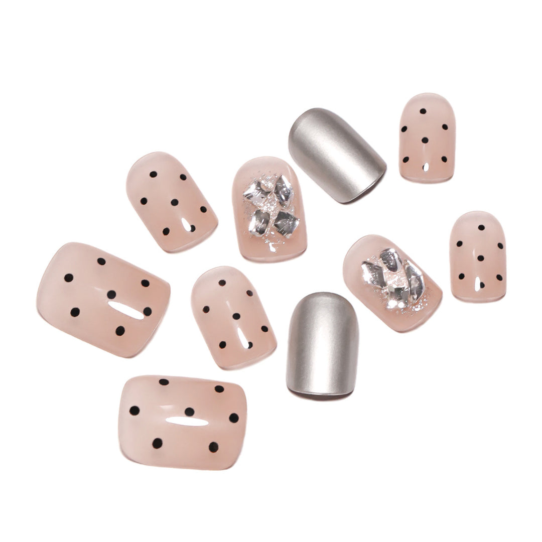 Artificial nail extensions with elegant accent decoration Bowlift