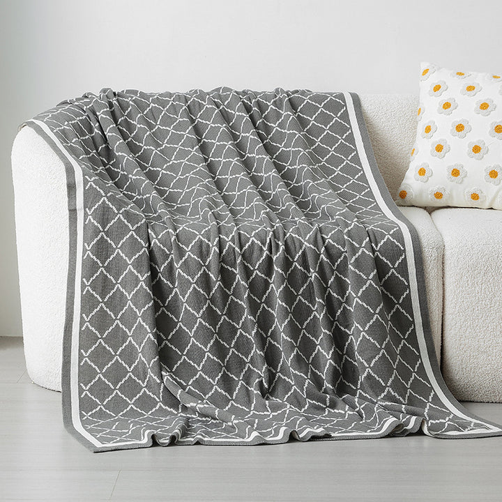 Ladies cuddle blanket with zigzag pattern Bowlift