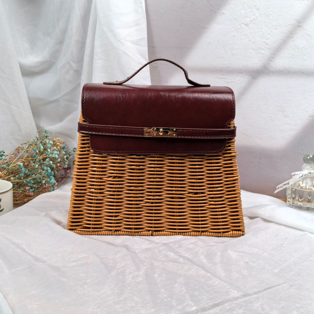 Ladies elegant woven handbag with wooden lid Bowlift