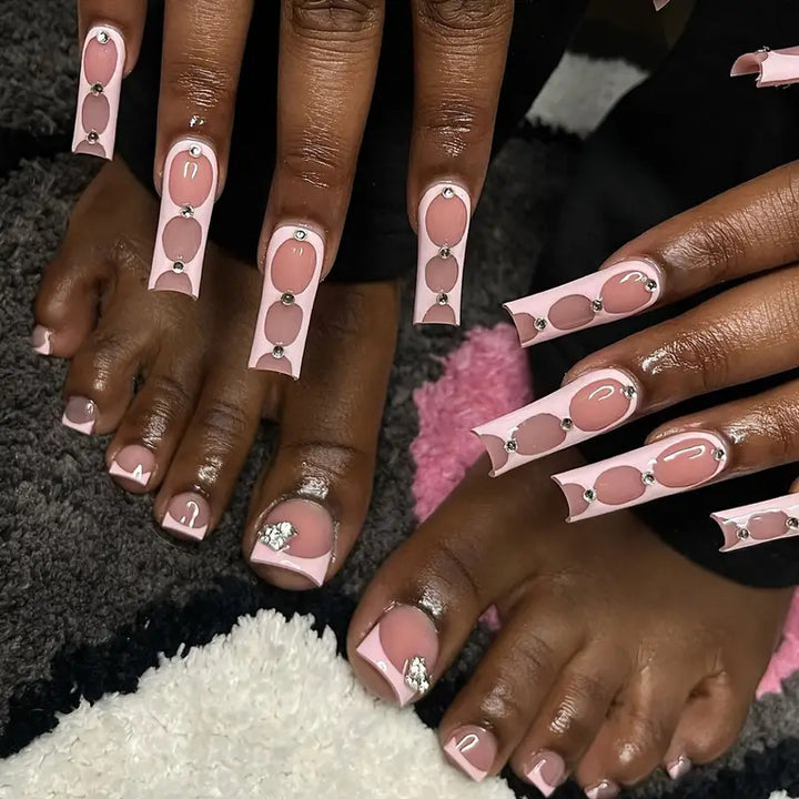 Stylish Press-On Nail Art Set with Rhinestone Accents Bowlift