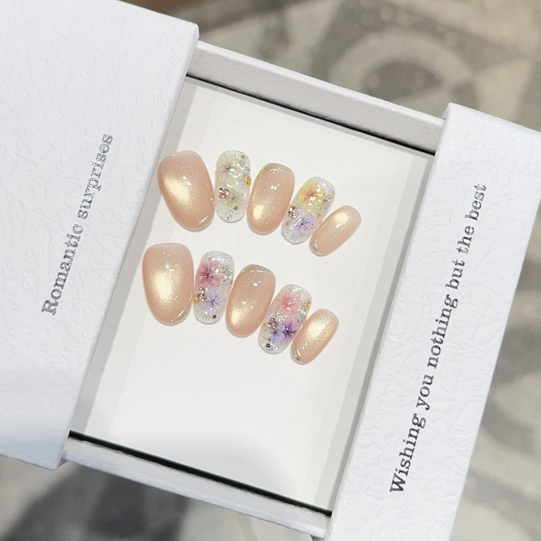 Nail art with Romantic Flower Patterns Bowlift